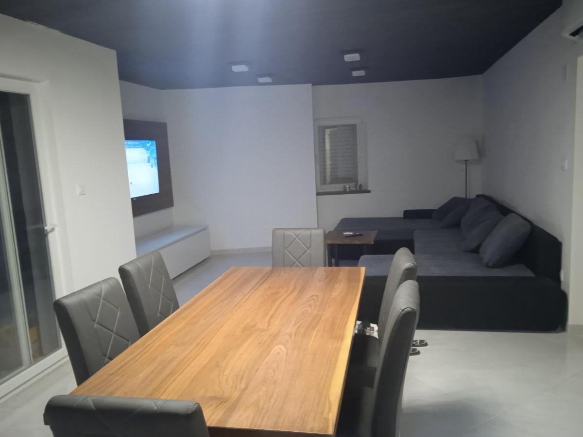 Appartement Anton à Povlja  Extérieur photo